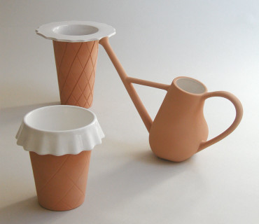 INNAFFIATORIO: H. 22 cm / L. 26 cmVASO BASSO: H. 20 cmVASO ALTO: H. 25 cm