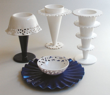 VASI: H. 28 cm / L. 20 cmPIATTO: H. 10 cm / L. 27 cm